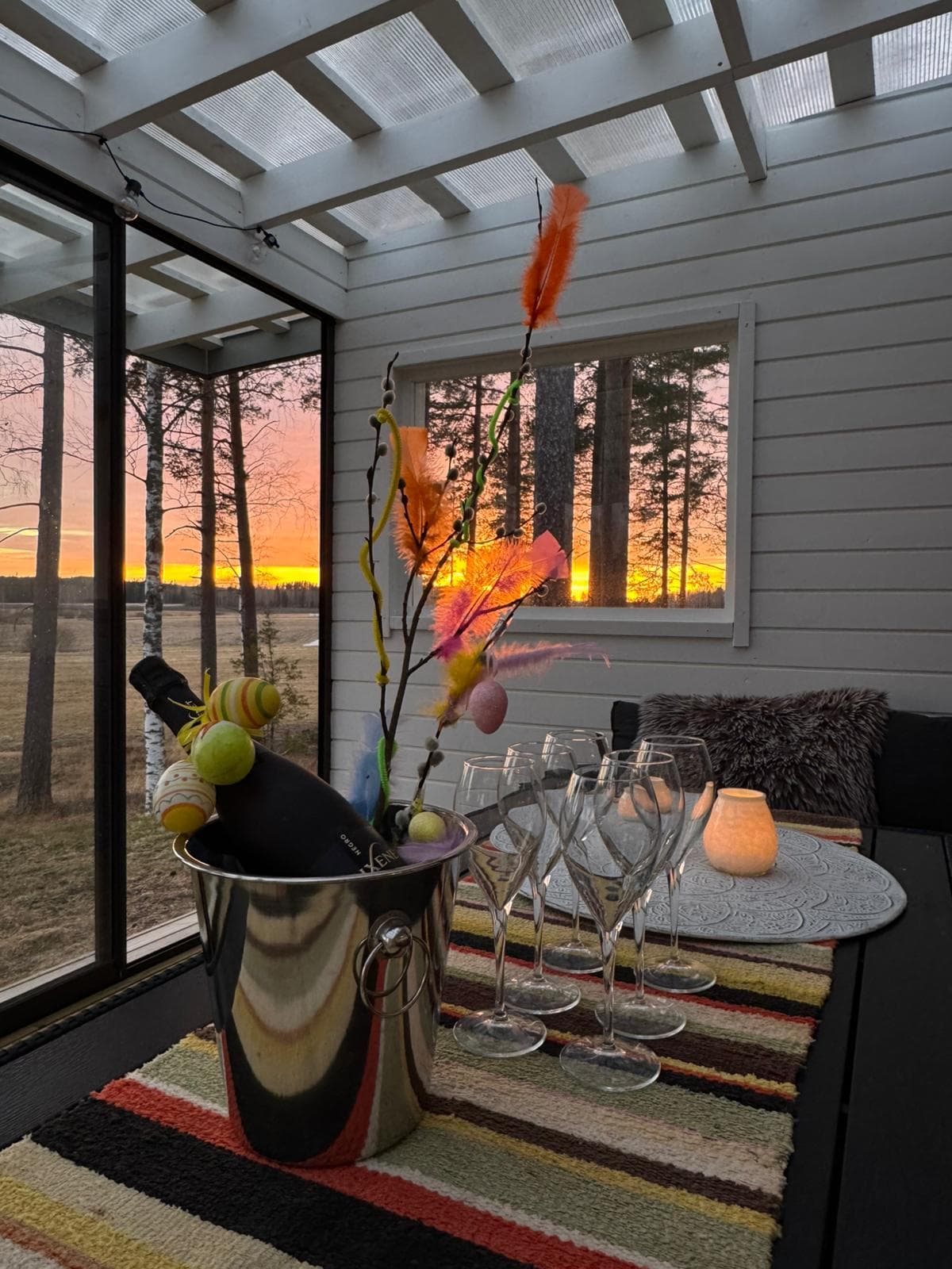 Katettu terassi illalla